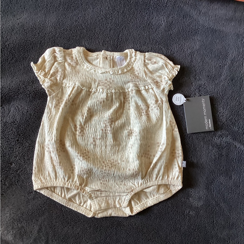 Gerber Cream Textured Short Sleeve Baby One-Piece Bodysuit
